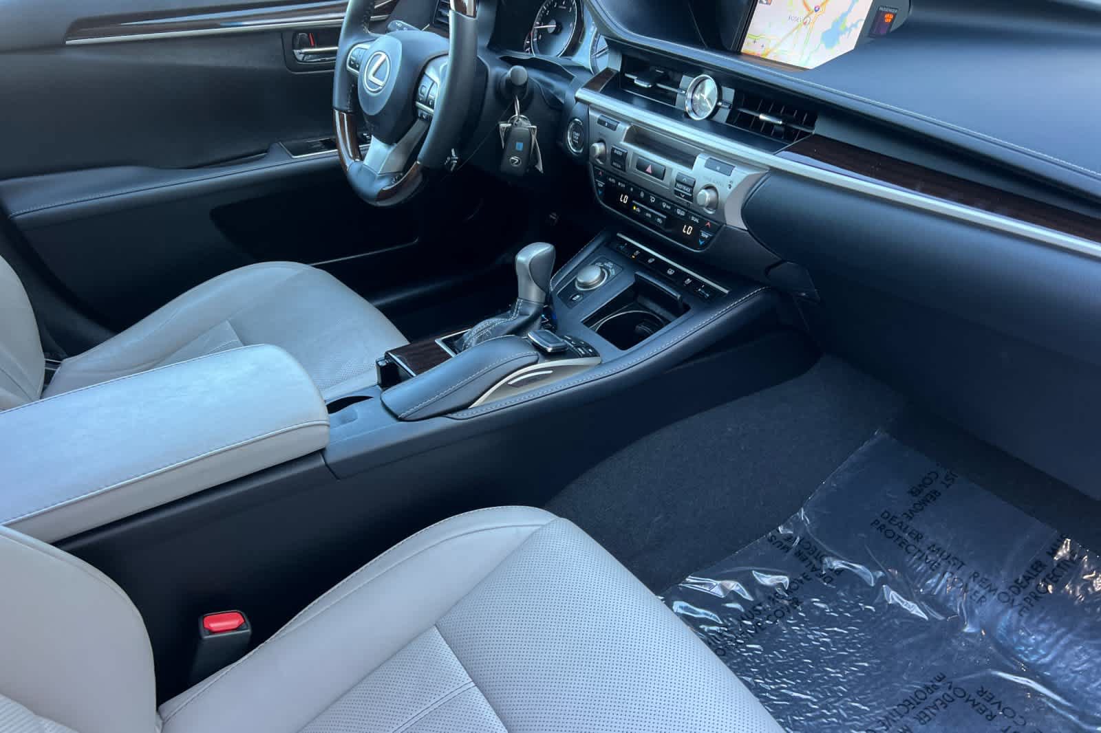 Used 2018 Lexus ES 350 w/ Luxury Package w/Wood Trim FWD image 16