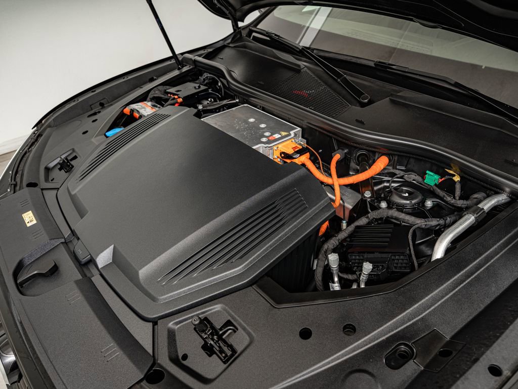 Used 2022 Audi e-tron Premium w/ Convenience Plus Package image 39