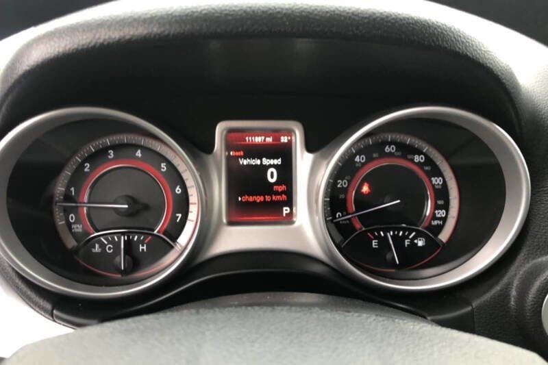 Used 2015 Dodge Journey SXT w/ Flexible Seating Group image 4