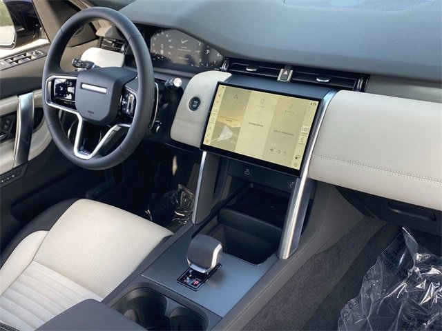 Used 2025 Land Rover Discovery Sport Dynamic SE image 11
