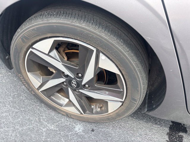Used 2023 Hyundai Elantra SEL w/ Convenience Package FWD image 5