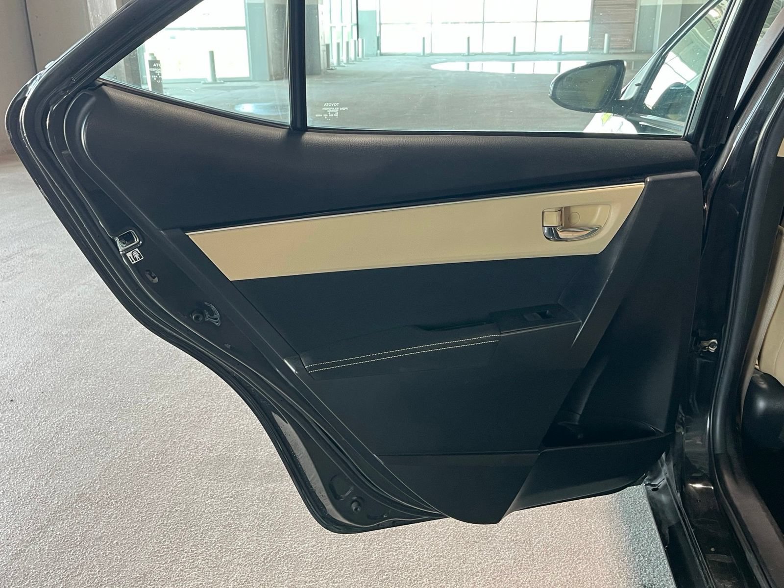 Used 2019 Toyota Corolla LE FWD image 30