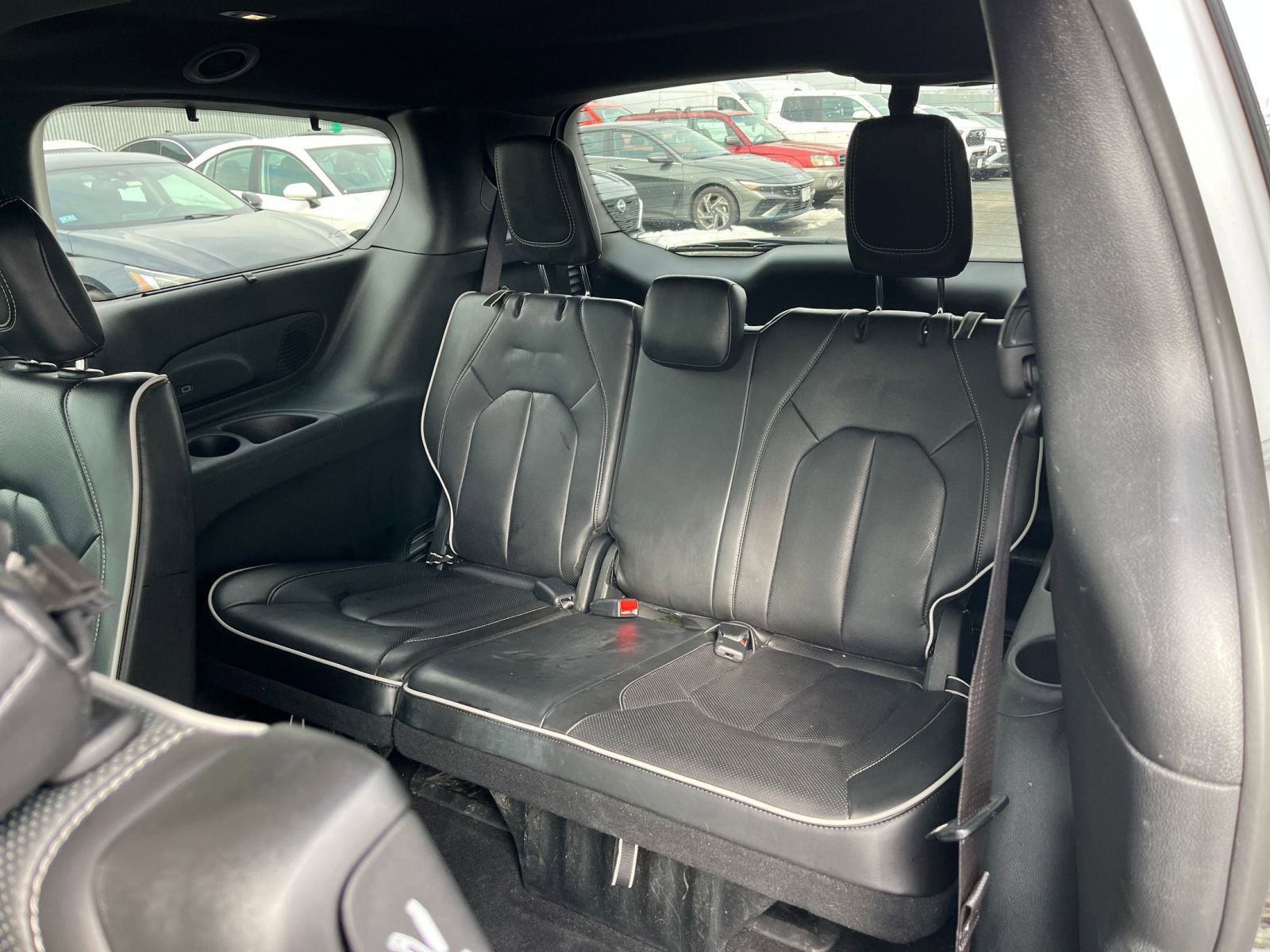 Used 2025 Chrysler Pacifica Limited image 31