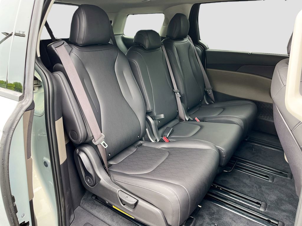 Certified 2025 Kia Carnival SX FWD image 35