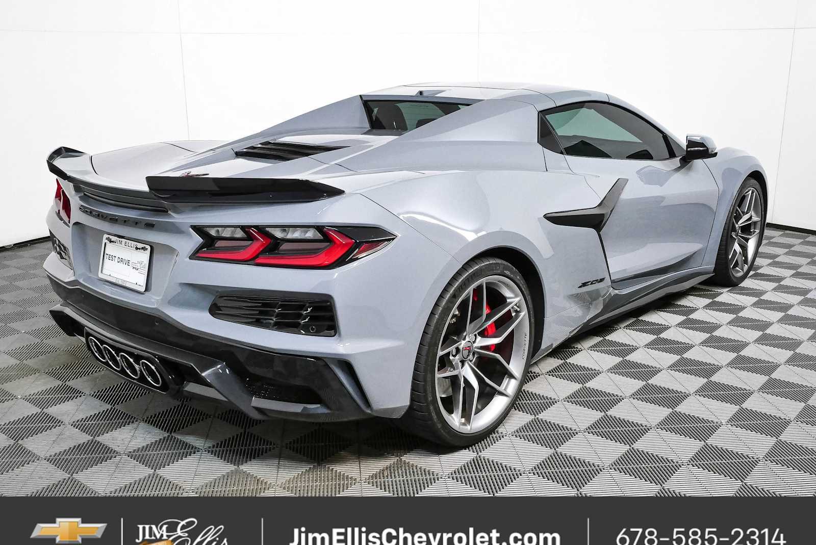 Used 2025 Chevrolet Corvette Z06 RWD image 3