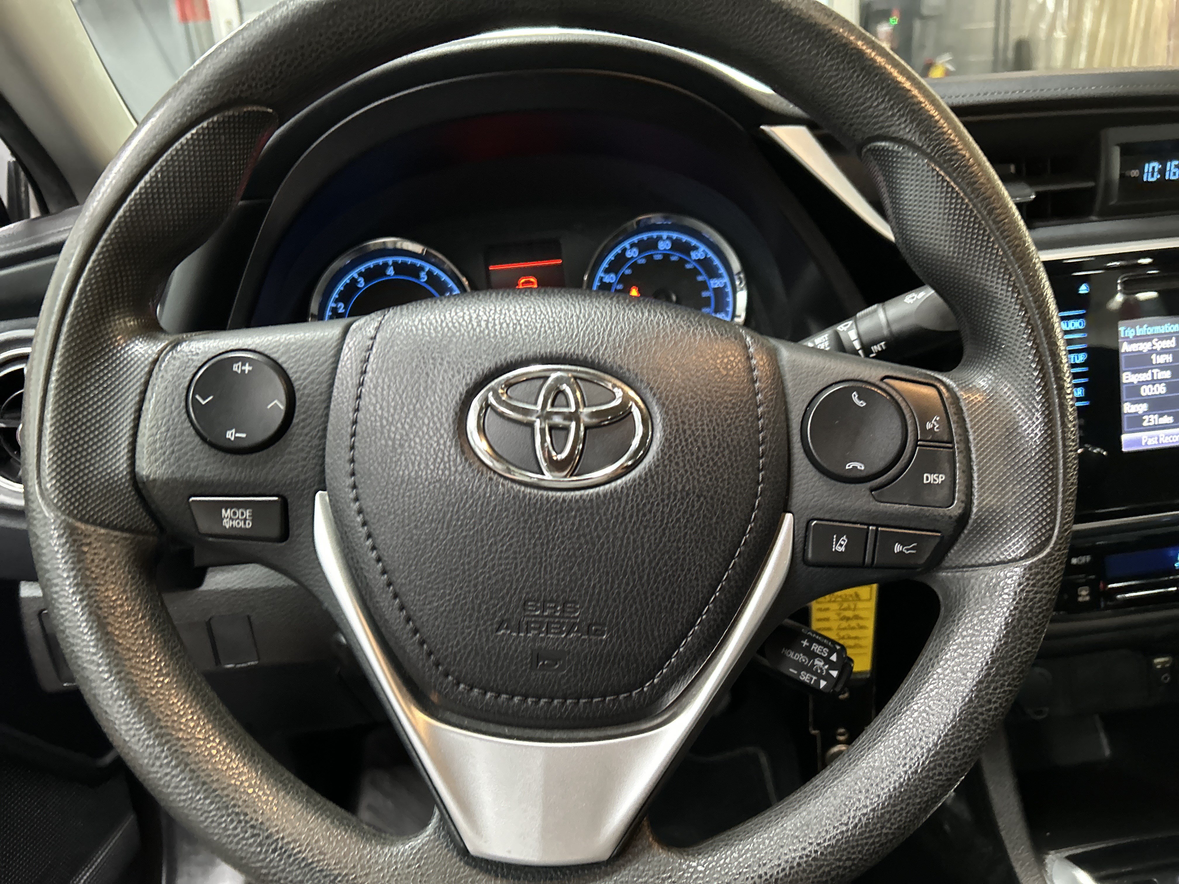 Used 2017 Toyota Corolla LE FWD image 18