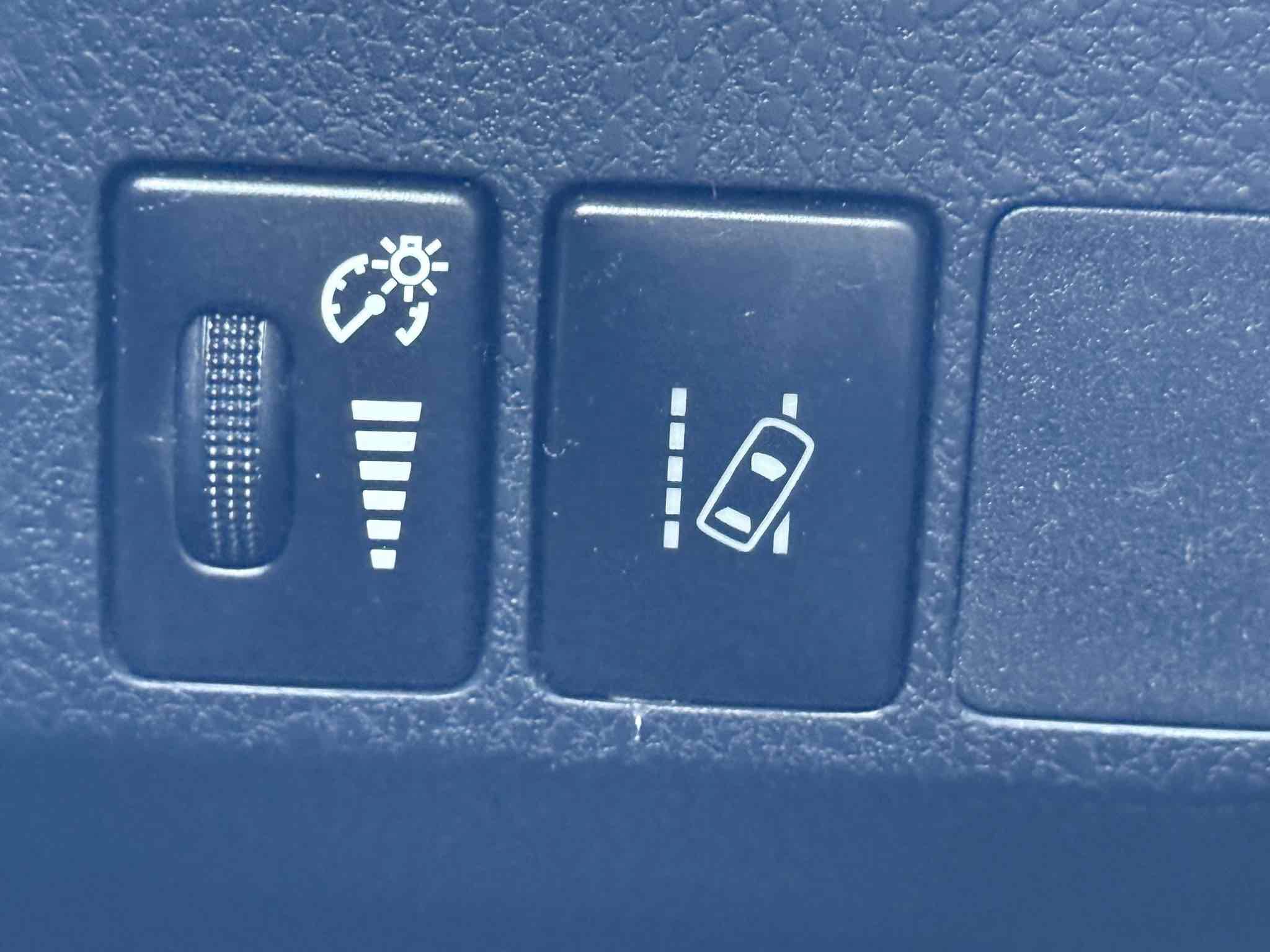 Used 2018 Toyota RAV4 LE w/ All Weather Liner Package FWD image 43