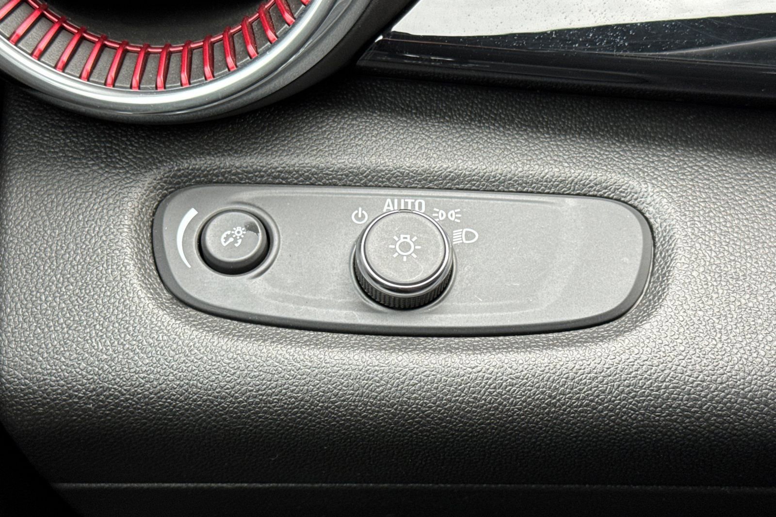 Used 2024 Chevrolet Trax RS w/ Sunroof Package image 29