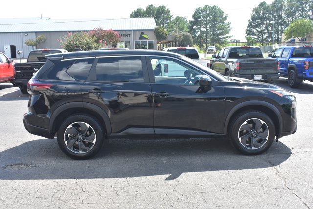 Used 2024 Nissan Rogue SV FWD image 4