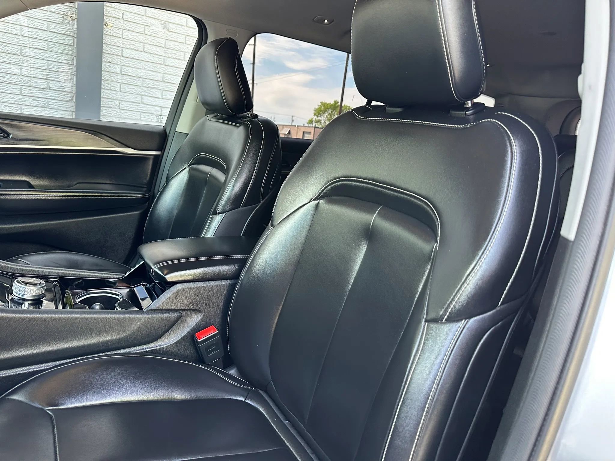 Used 2023 Jeep Grand Cherokee L Limited AWD/4WD image 15