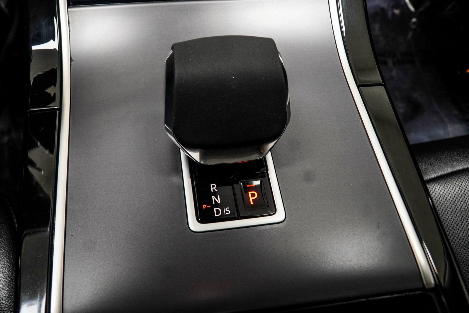 Used 2024 Land Rover Range Rover Evoque Dynamic SE AWD/4WD image 20