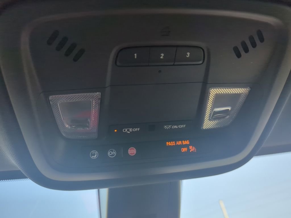 Used 2022 Chevrolet Traverse LT FWD image 33