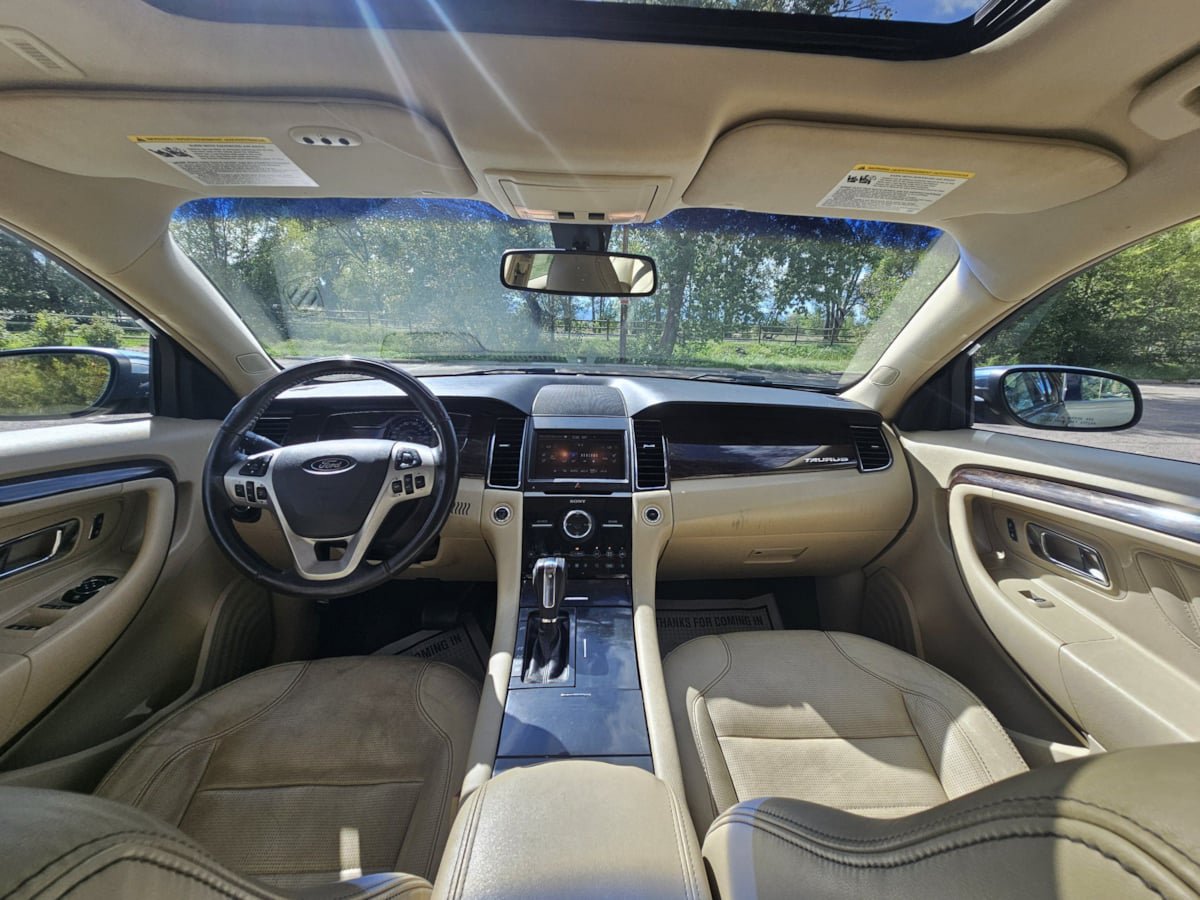 Used 2013 Ford Taurus Limited FWD image 37