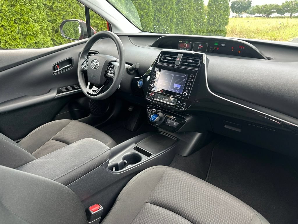 Used 2021 Toyota Prius L Eco FWD image 30