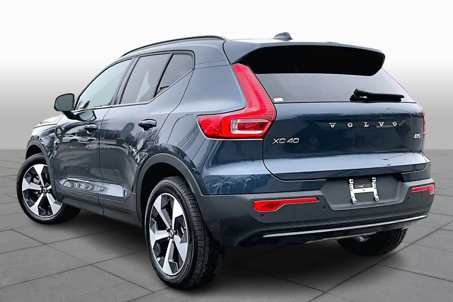 Used 2026 Volvo XC40 B5 Core w/ Climate Package AWD/4WD image 18
