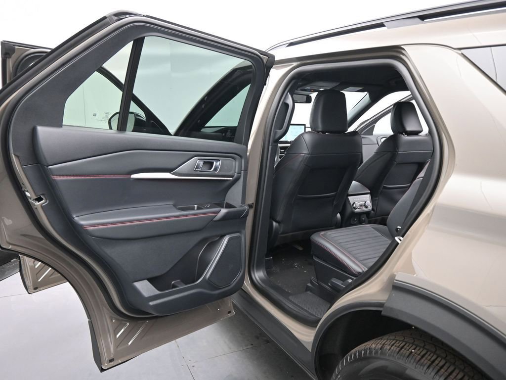 New 2026 Ford Explorer ST-Line w/ ST-Line Street Pack image 21