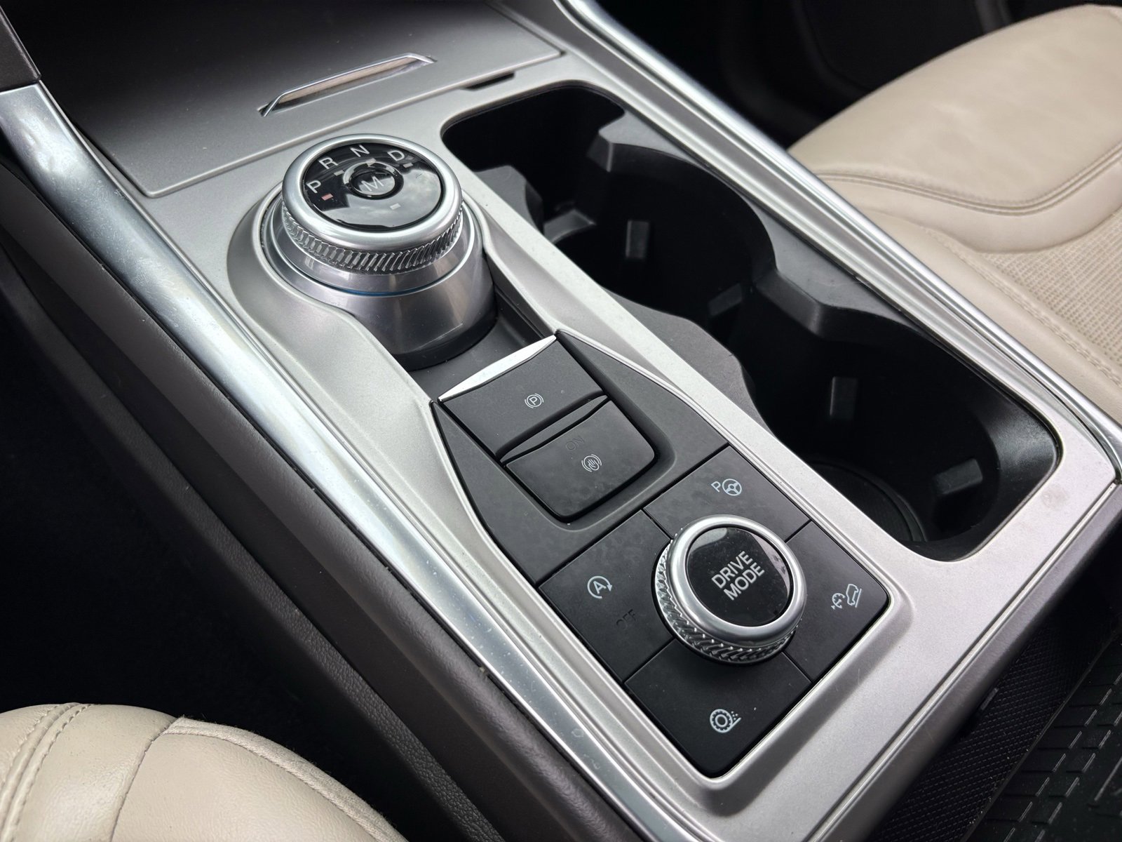 Used 2020 Ford Explorer Platinum w/ Premium Technology Package image 25