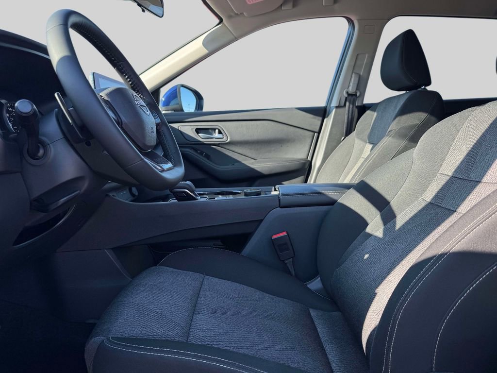 Certified 2025 Nissan Rogue SV image 15