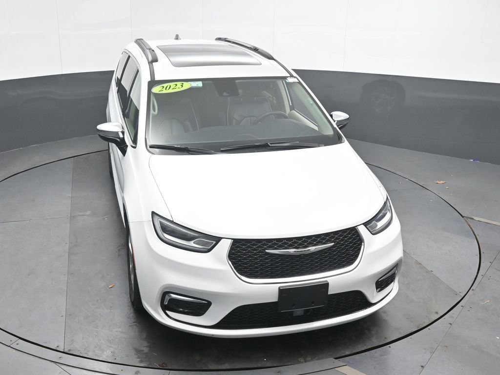 Used 2023 Chrysler Pacifica Limited FWD image 39
