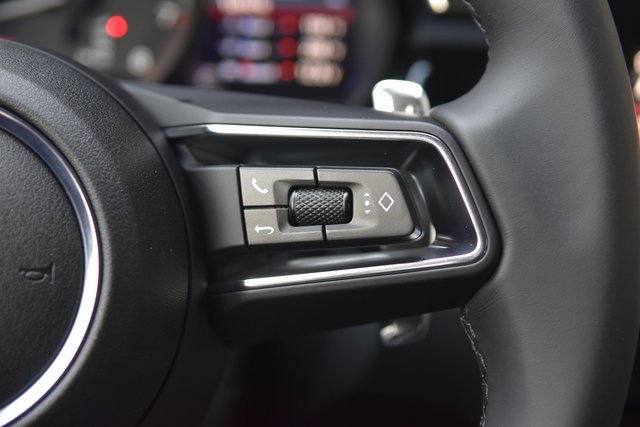 Certified 2025 Porsche Macan image 38