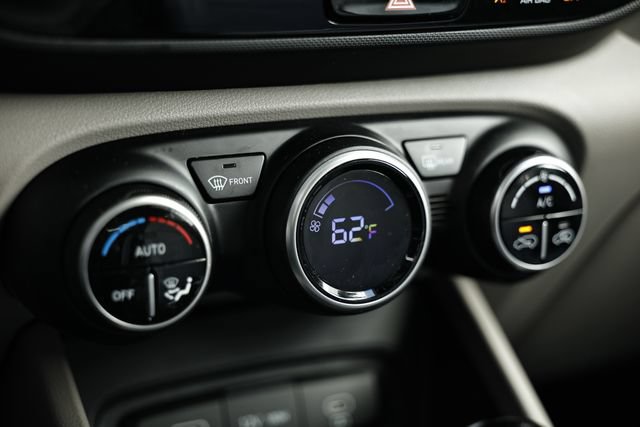 Certified 2025 Hyundai Venue SEL FWD image 36