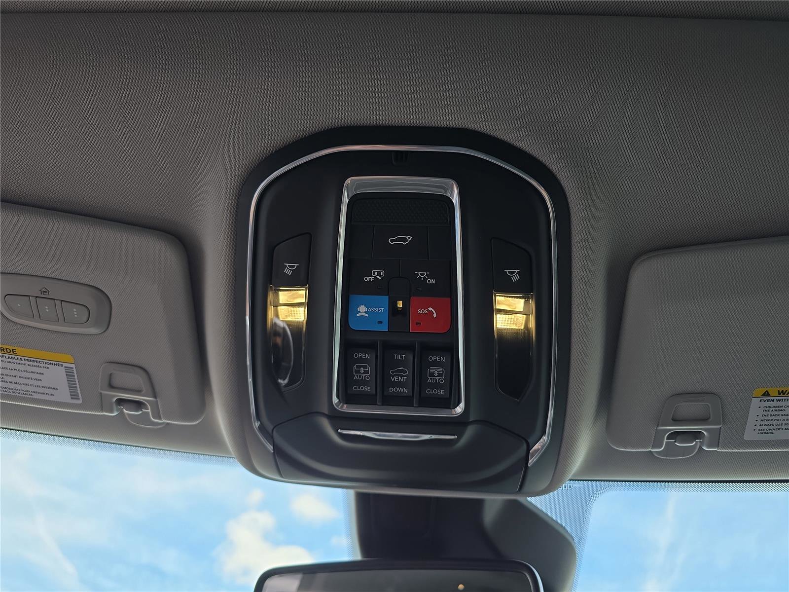Used 2024 Jeep Grand Cherokee Limited w/ Black Appearance Package image 26
