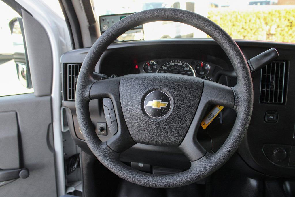 Used 2016 Chevrolet Express 4500 w/ Chrome Appearance Package RWD image 20