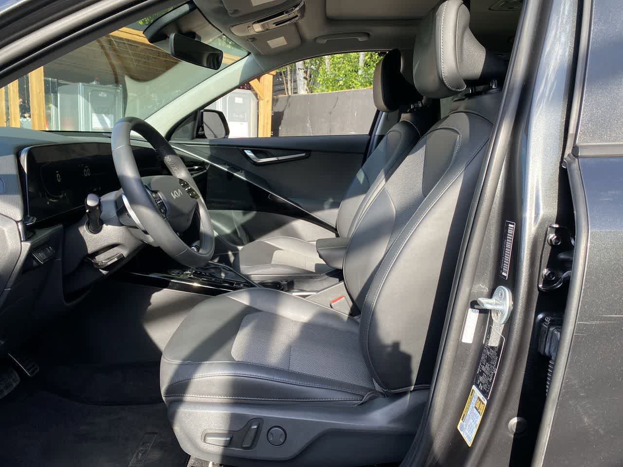 Used 2023 Kia Niro EX Touring FWD image 14