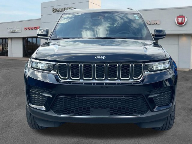 Used 2025 Jeep Grand Cherokee Laredo X w/ Luxury Tech Group I AWD/4WD image 2
