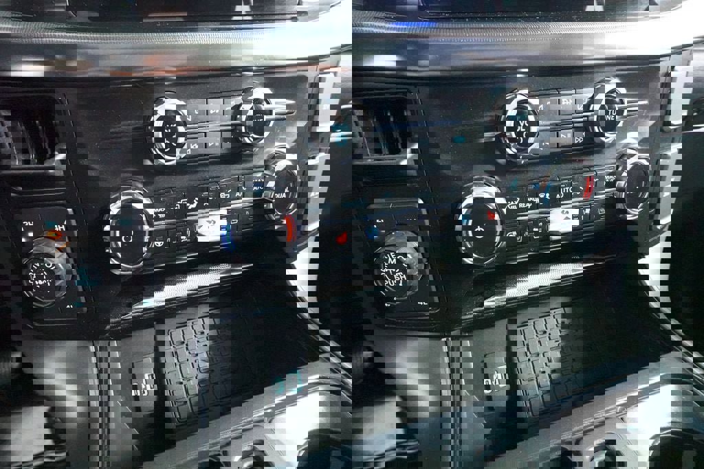 Used 2024 Ford F150 Lariat w/ Equipment Group 502A High image 16