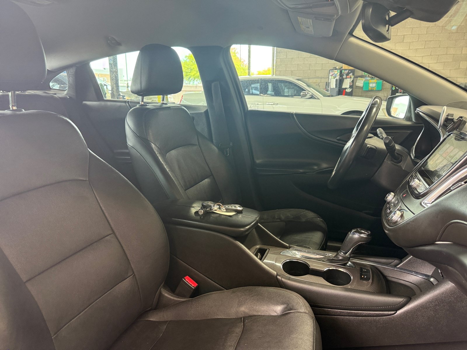 Used 2017 Chevrolet Malibu LT w/ Leather Package FWD image 31
