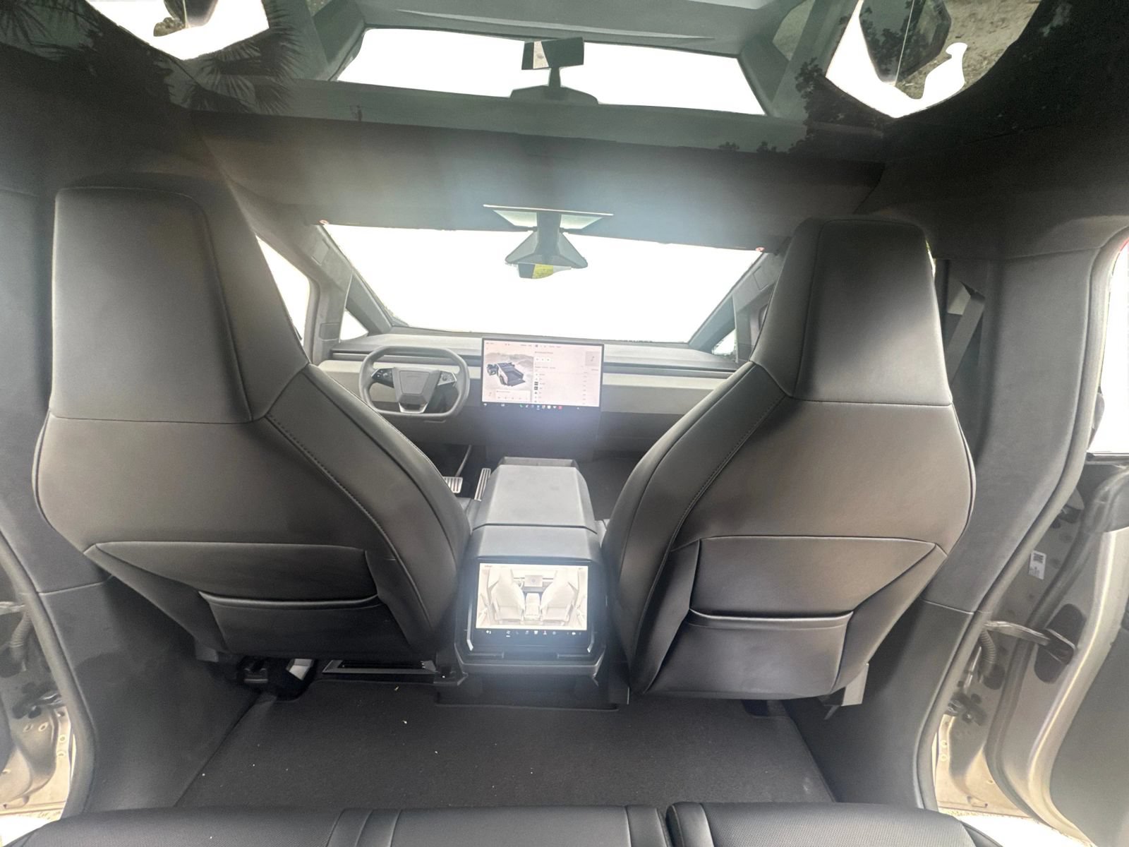 Used 2025 Tesla Cybertruck AWD Crew Cab image 14