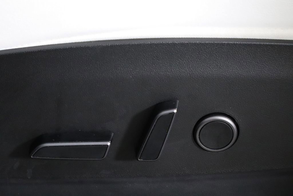 Used 2023 Tesla Model Y Performance AWD/4WD image 19