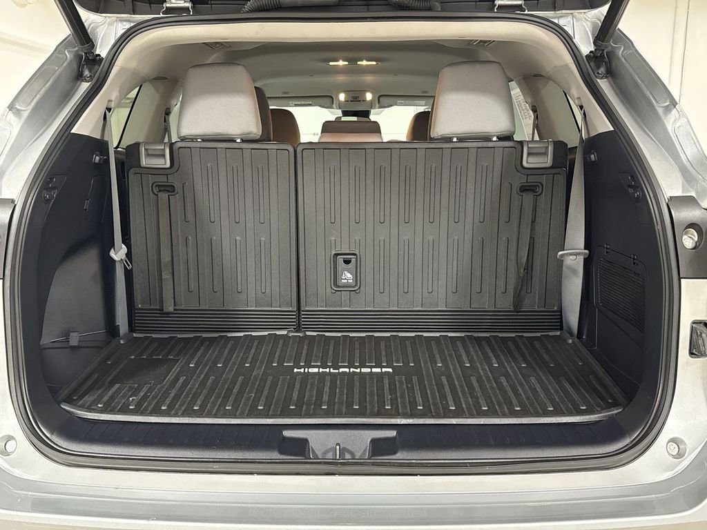 Used 2023 Toyota Highlander LE image 24