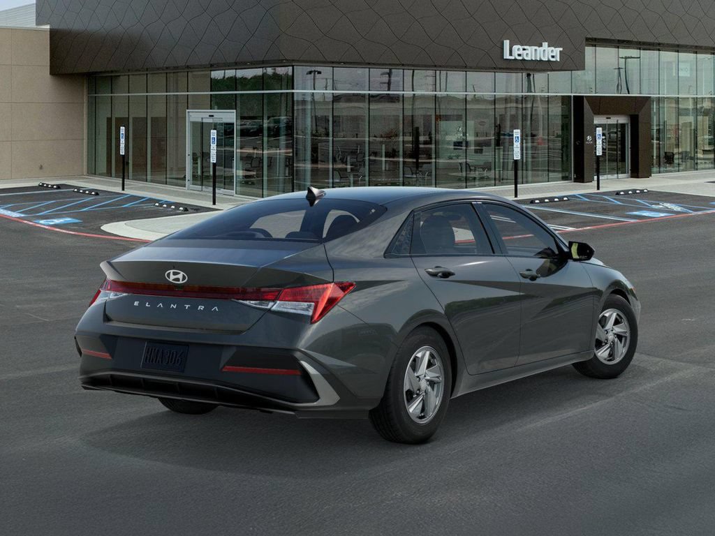 New 2026 Hyundai Elantra SE FWD image 4