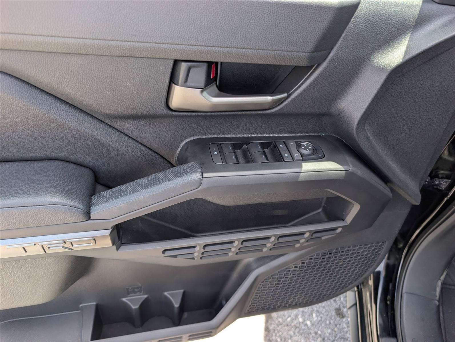 Used 2025 Toyota Tacoma TRD Sport w/ TRD Sport Upgrade Package AWD/4WD image 19