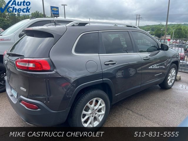 Used 2017 Jeep Cherokee Latitude w/ Cold Weather Group AWD/4WD image 3