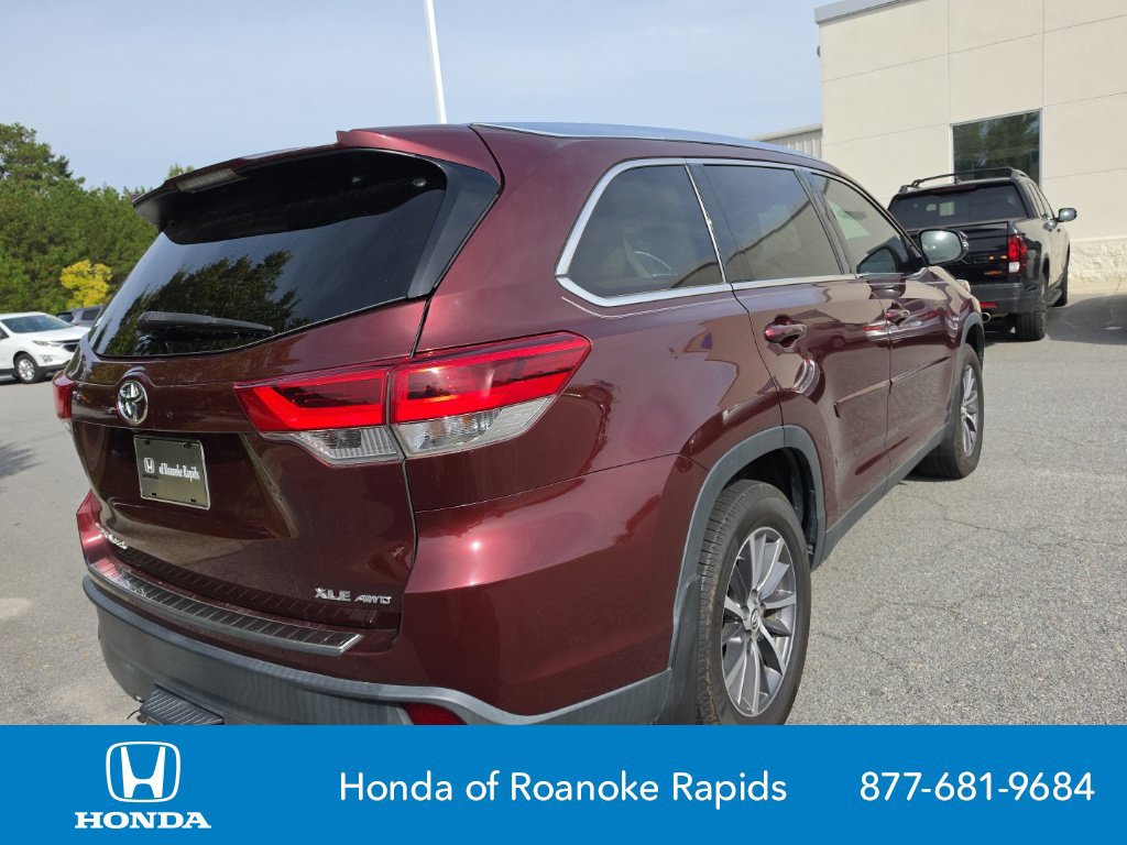 Used 2019 Toyota Highlander XLE AWD/4WD image 5