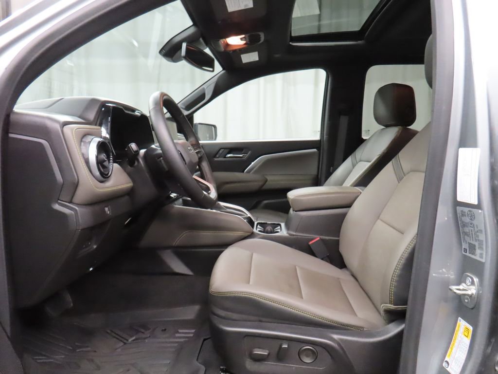 Used 2026 Chevrolet Colorado ZR2 w/ Technology Package AWD/4WD image 12
