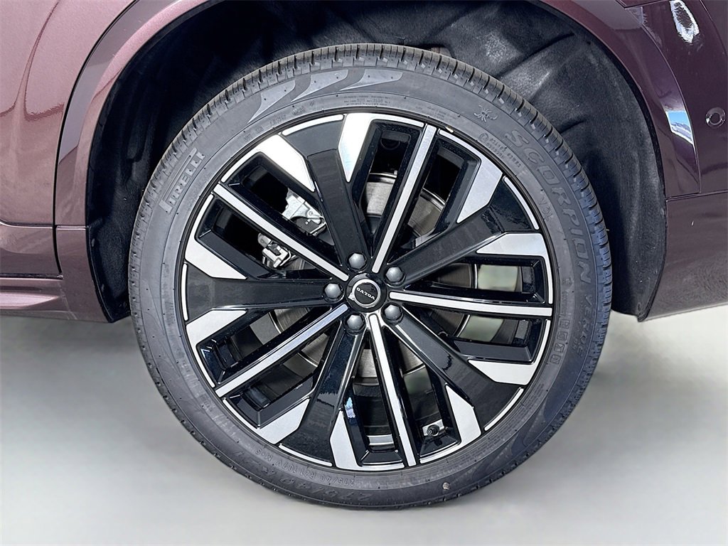 New 2025 Volvo XC90 B5 Plus w/ Protection Package image 34