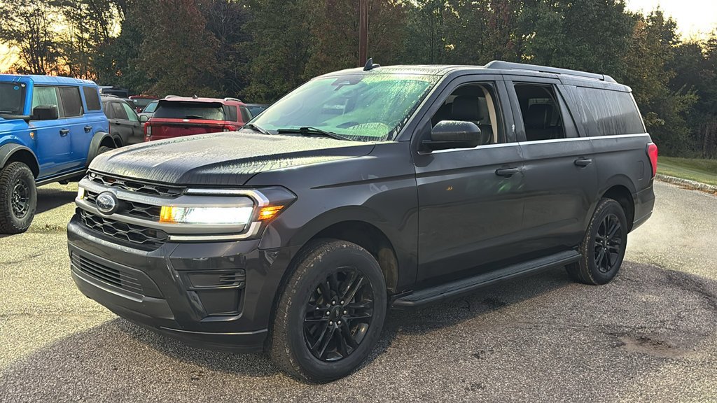 Used 2024 Ford Expedition Max XLT AWD/4WD image 2