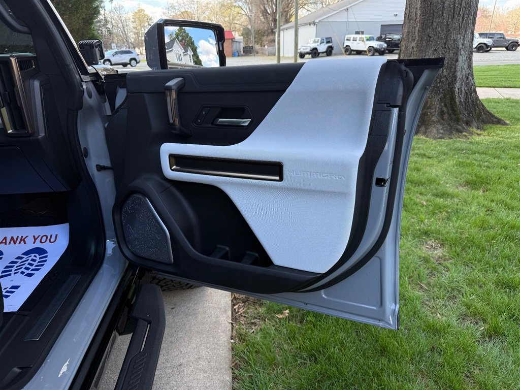 Used 2024 GMC Hummer EV 3X w/ LPO, Illumination Package image 69