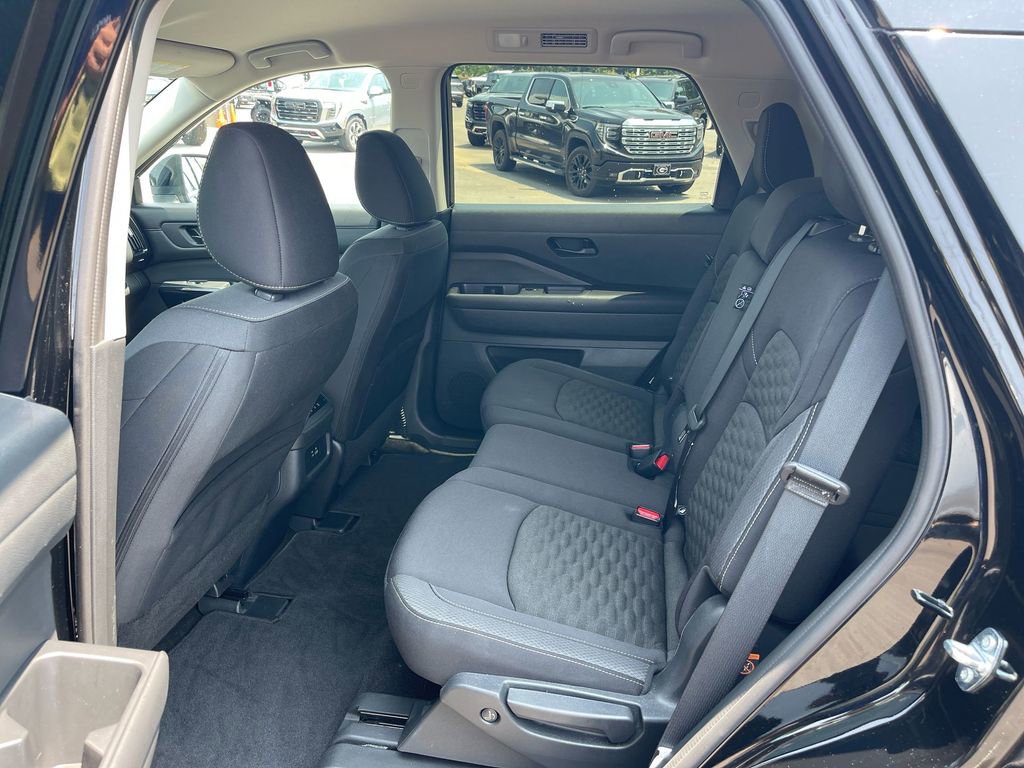 Used 2024 Nissan Pathfinder SV image 11