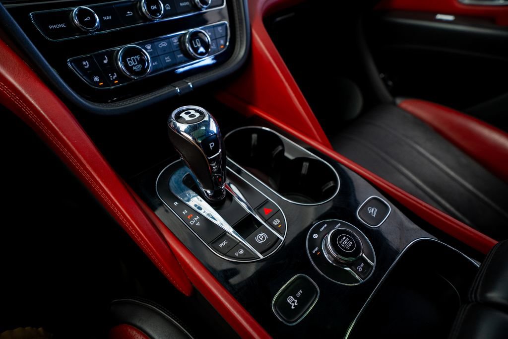 Used 2022 Bentley Bentayga AWD/4WD image 44