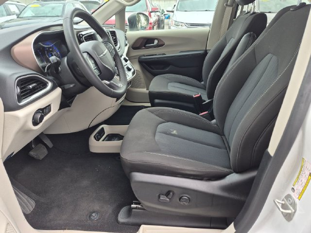 Used 2023 Chrysler Voyager LX FWD image 20