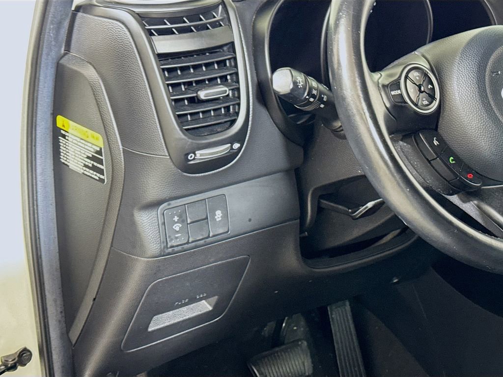 Used 2017 Kia Soul + w/ Designer's Package FWD image 8