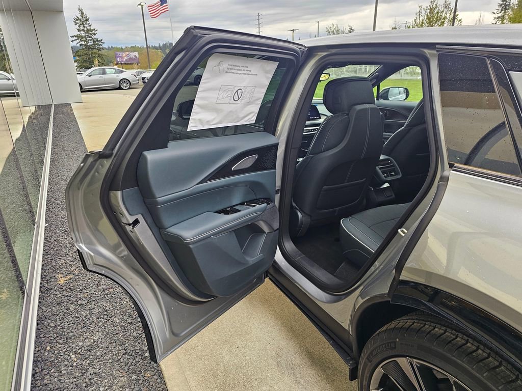 New 2026 Cadillac Lyriq Signature Sport w/ Nappa Leather Package AWD/4WD image 15
