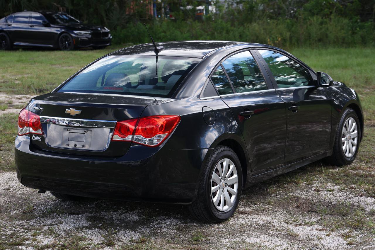 Used 2011 Chevrolet Cruze LS w/ Connectivity Package FWD image 11