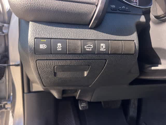 Used 2020 Toyota Camry SE w/ Carpet Mat Package FWD image 28