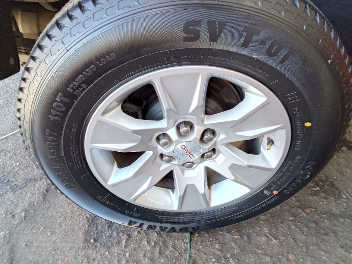 Used 2015 GMC Canyon SLE w/ SLE Convenience Package image 32